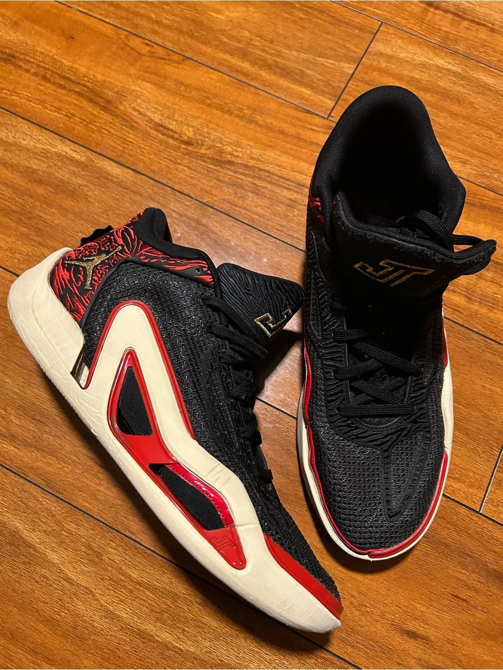Jordan Men's Black and Red Athletic Shoes